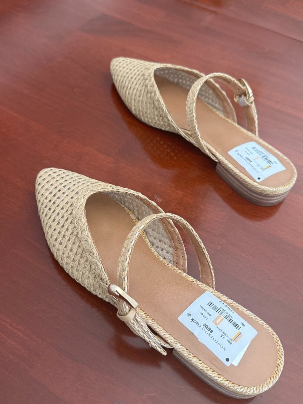 Natural raffia slip-on pointed toe casual shoes